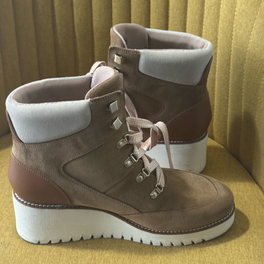 Women's ZERØGRAND City Wedge
Waterproof Hiker Boots- Brown w/ pink & white laces